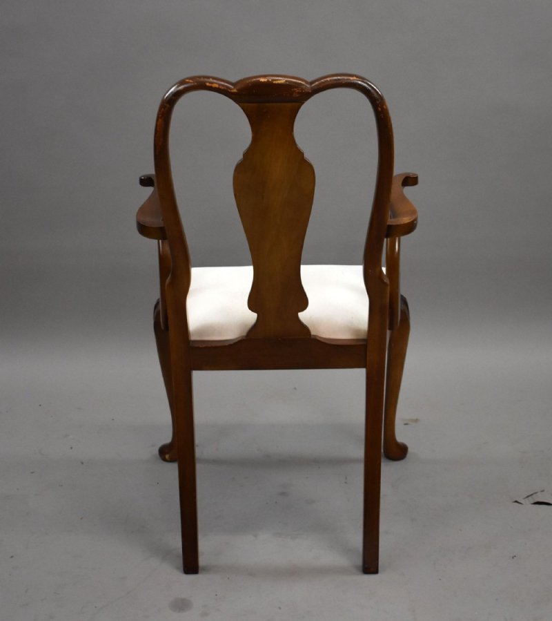 1930s Queen Anne Style Walnut Dining Suite