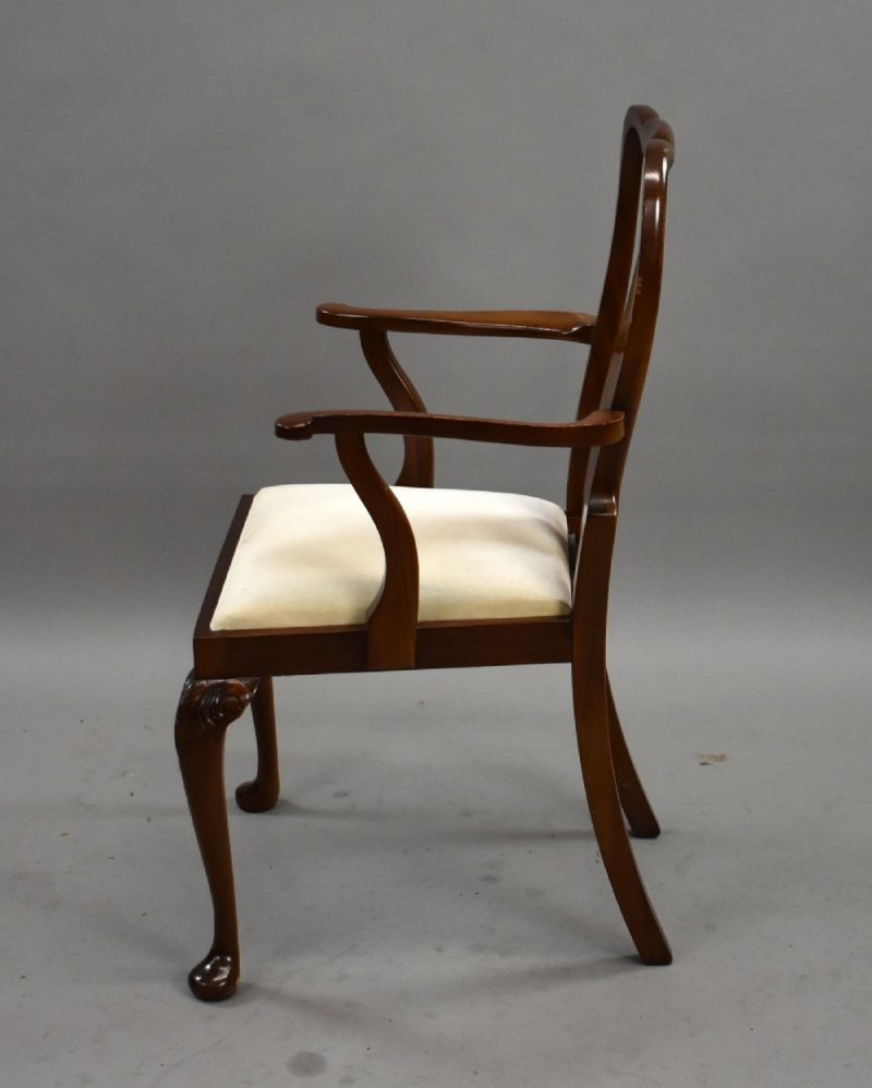 1930s Queen Anne Style Walnut Dining Suite