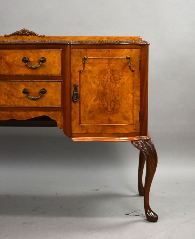 1930s Queen Anne Style Walnut Dining Suite