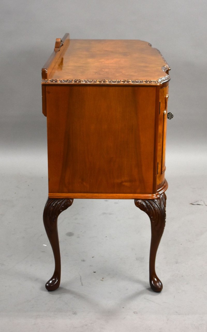 1930s Queen Anne Style Walnut Dining Suite