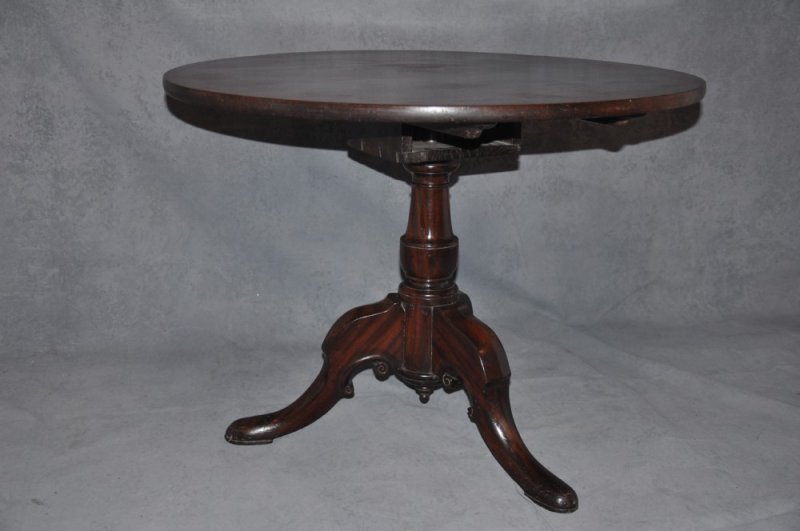 Large 18th Century Mahogany Tripod Table