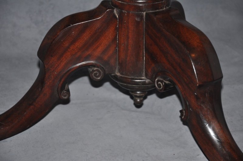 Large 18th Century Mahogany Tripod Table