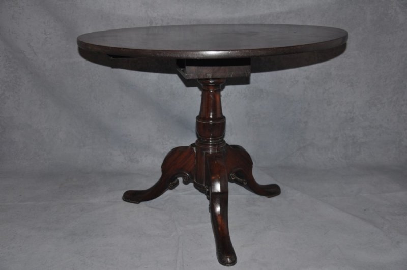 Large 18th Century Mahogany Tripod Table
