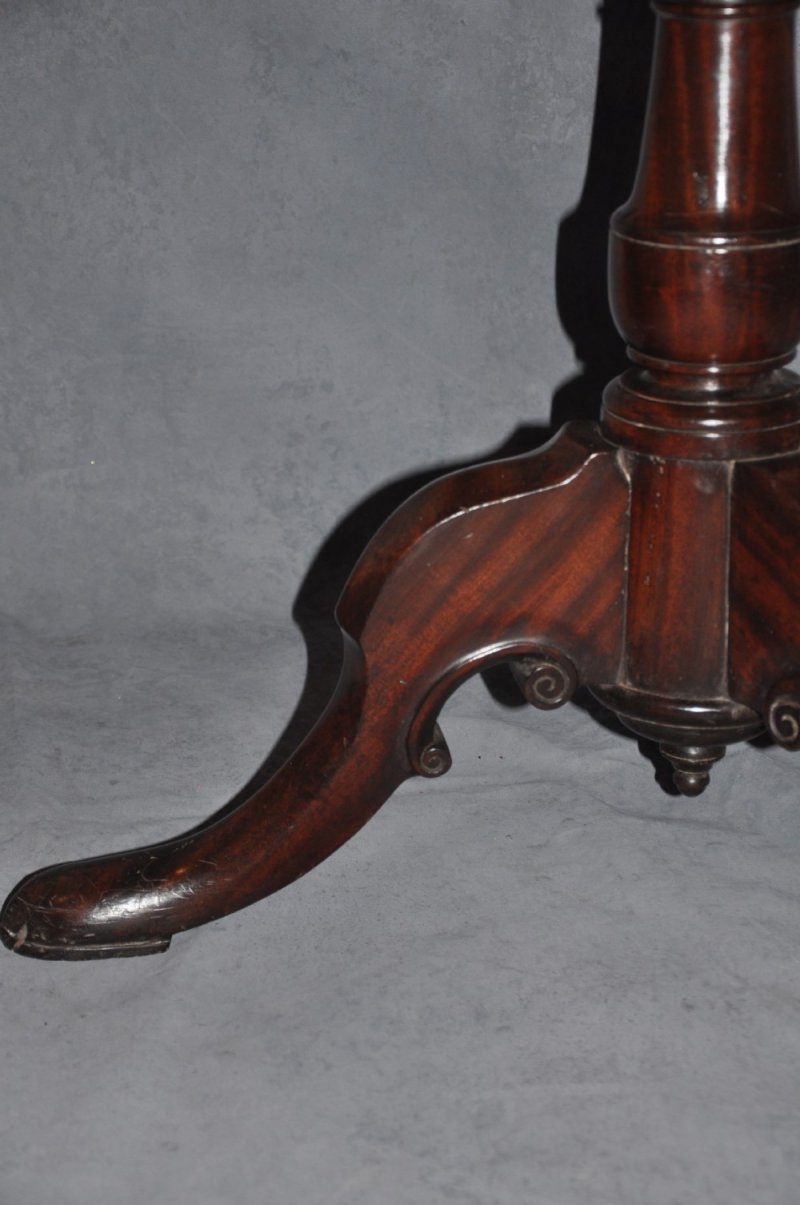 Large 18th Century Mahogany Tripod Table