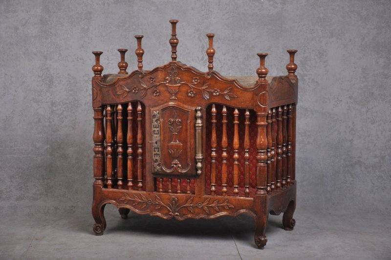 A Fine 18th Century Walnut French Panettiere