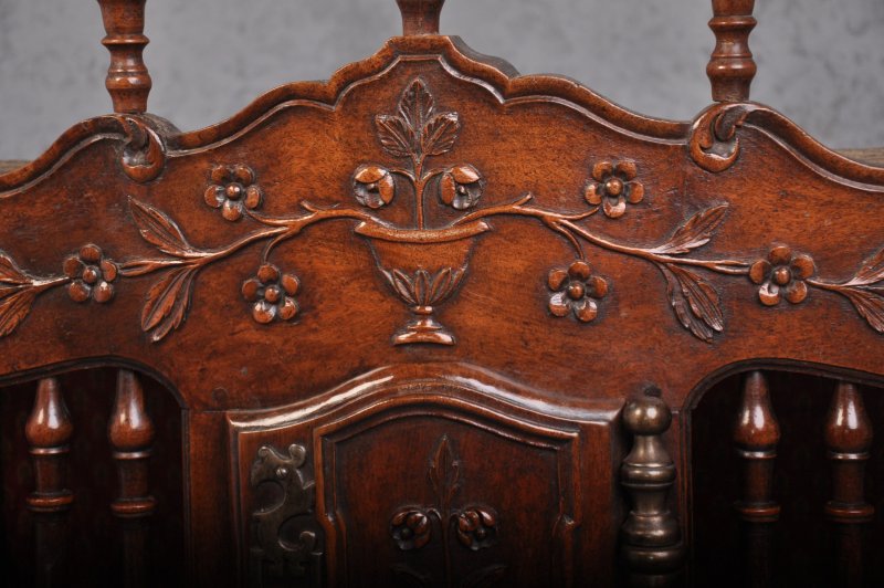 A Fine 18th Century Walnut French Panettiere