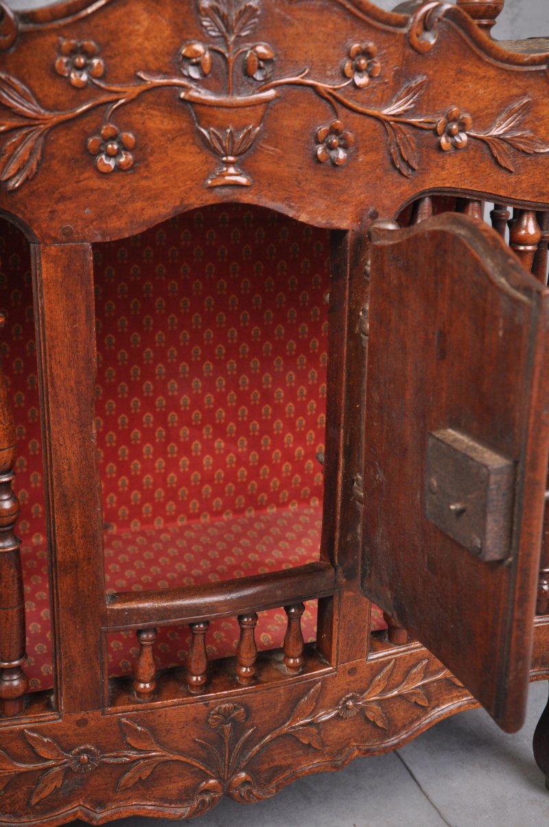 A Fine 18th Century Walnut French Panettiere