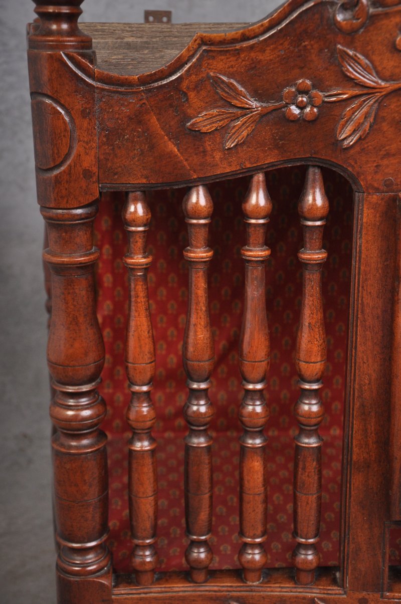 A Fine 18th Century Walnut French Panettiere