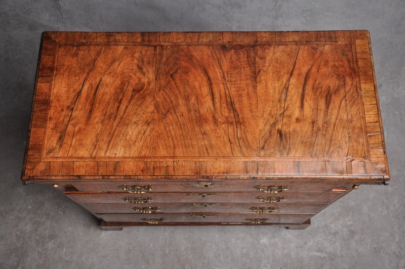 Fine Early 18th Century Walnut Bachelors Chest