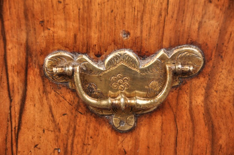 Fine Early 18th Century Walnut Bachelors Chest