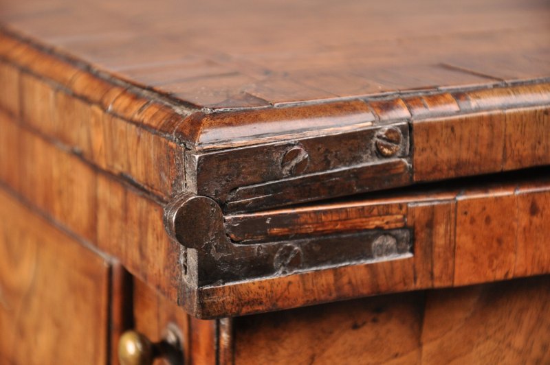 Fine Early 18th Century Walnut Bachelors Chest
