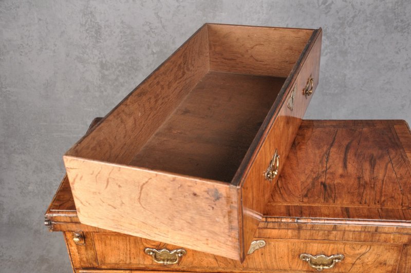 Fine Early 18th Century Walnut Bachelors Chest