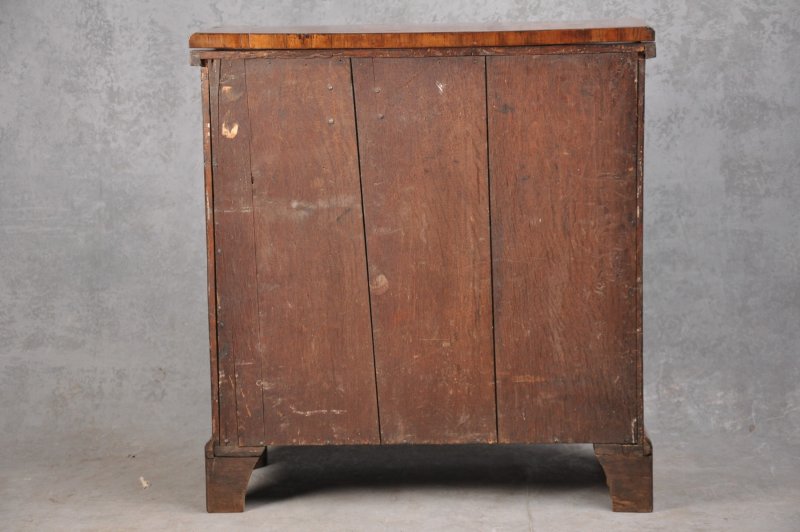 Fine Early 18th Century Walnut Bachelors Chest