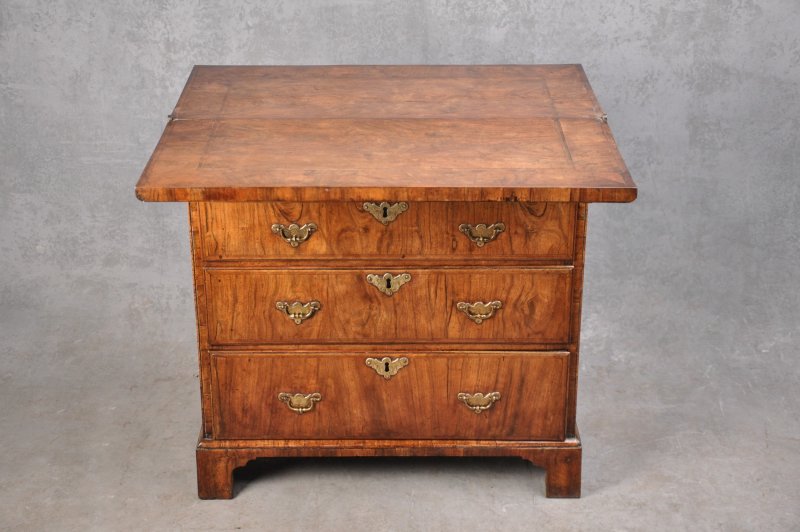 Fine Early 18th Century Walnut Bachelors Chest