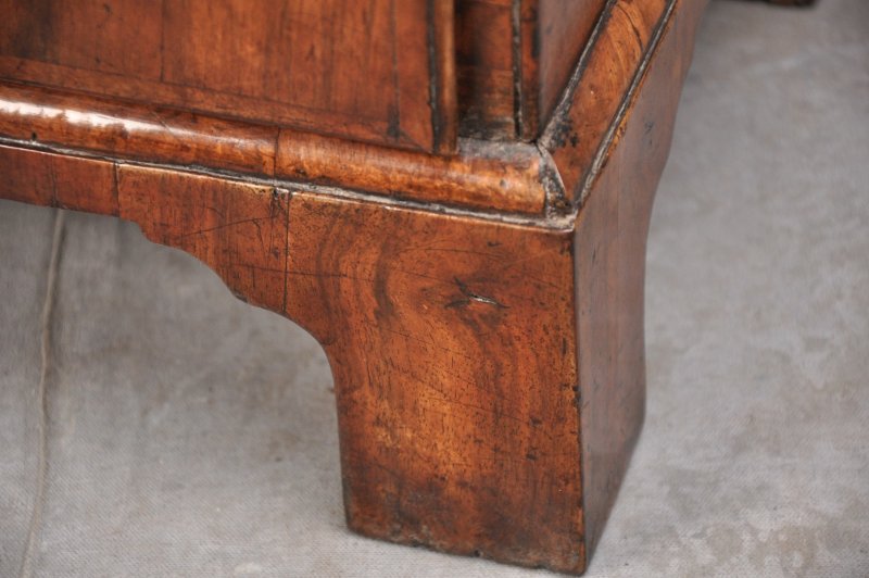 Fine Early 18th Century Walnut Bachelors Chest