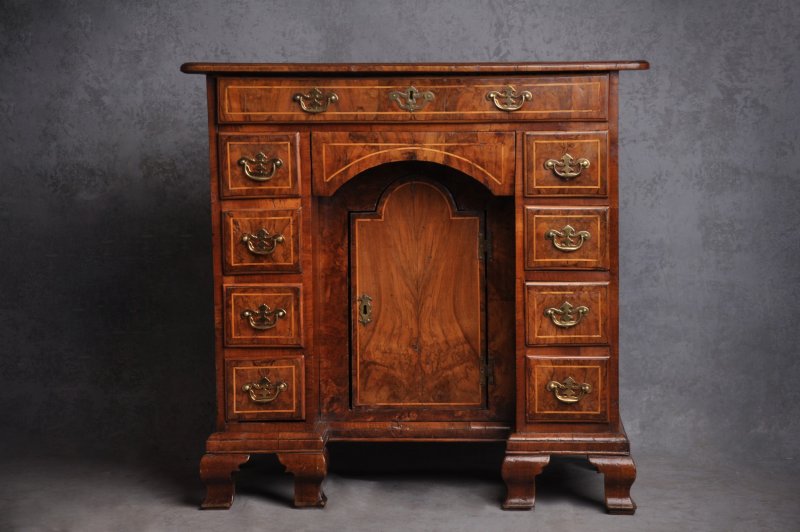 Early 18th Century Walnut Kneehole Desk