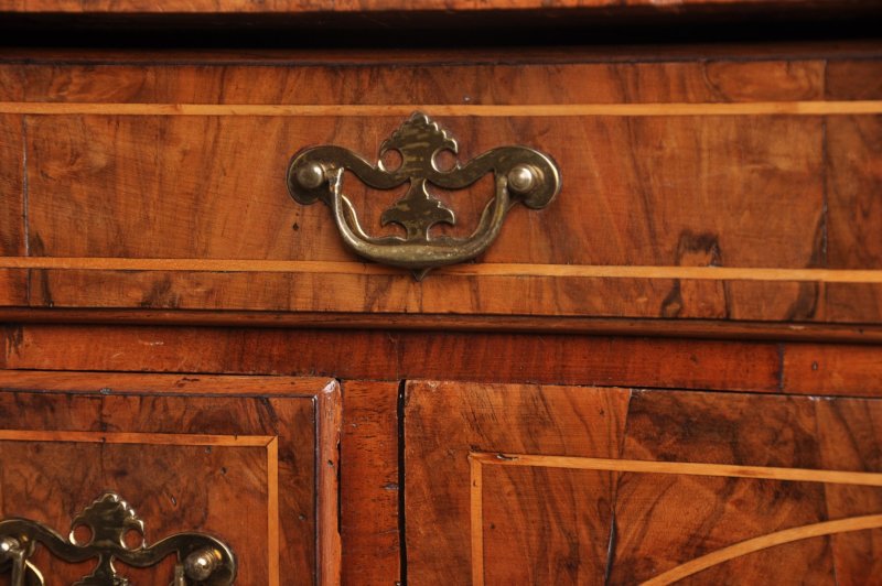 Early 18th Century Walnut Kneehole Desk