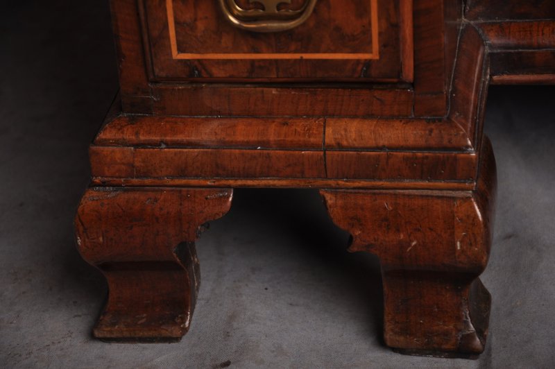 Early 18th Century Walnut Kneehole Desk