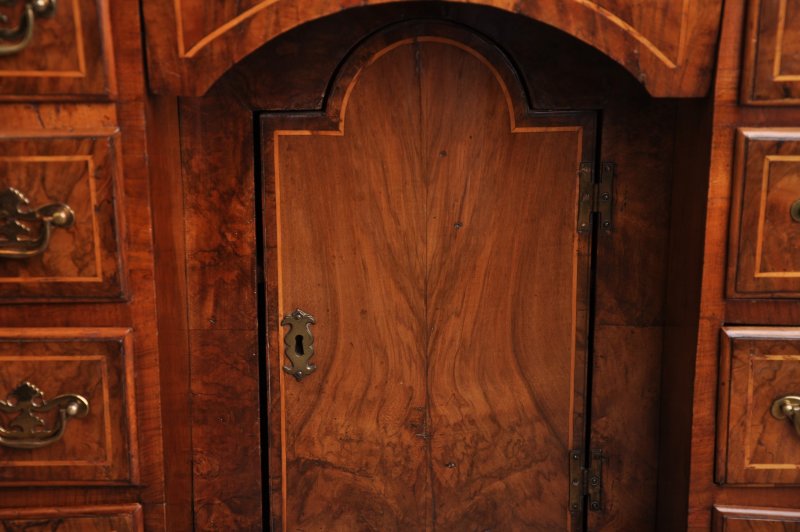 Early 18th Century Walnut Kneehole Desk