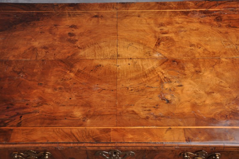 Early 18th Century Walnut Kneehole Desk