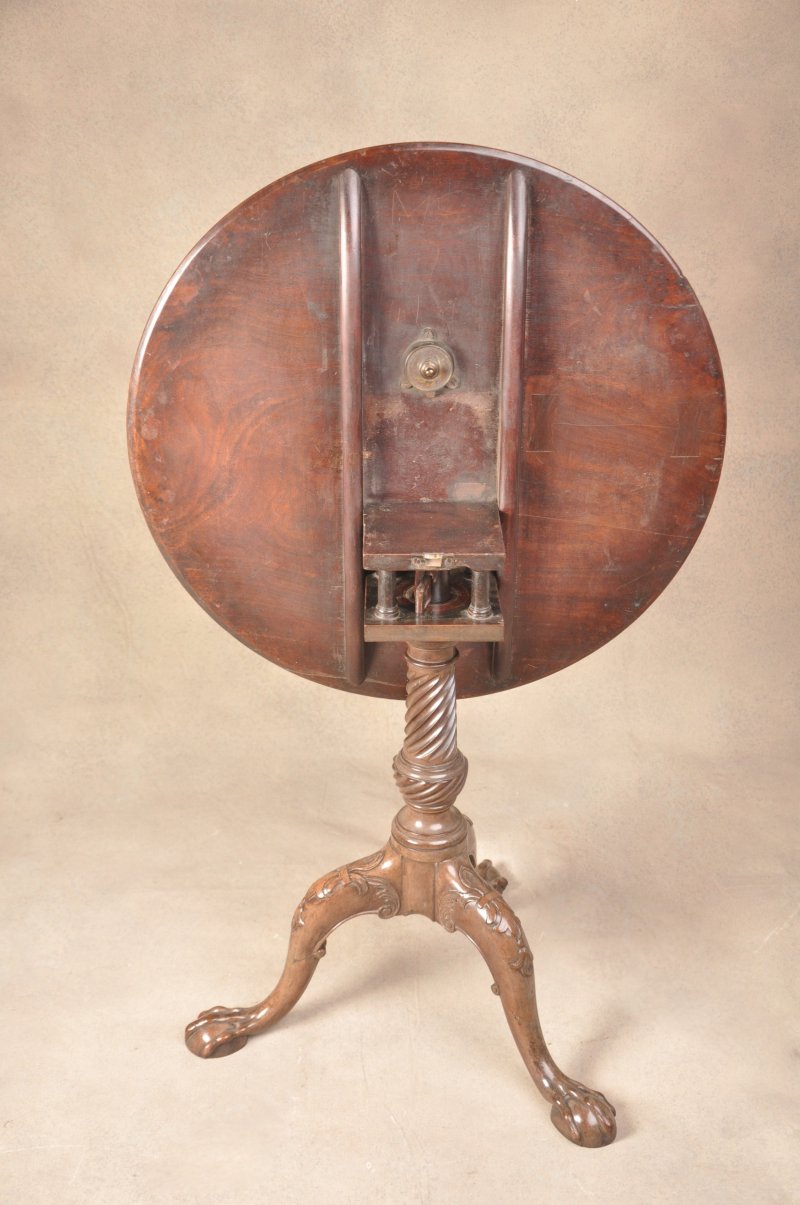 Fine 18th Century Mahogany Chippendale Tripod Table