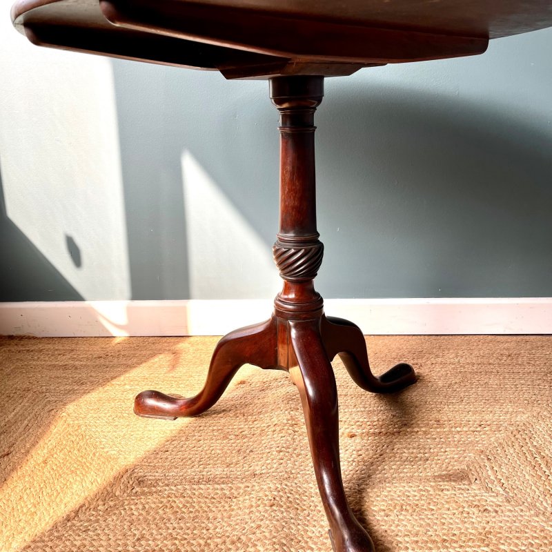 Georgian Mahogany Tilt Top Table