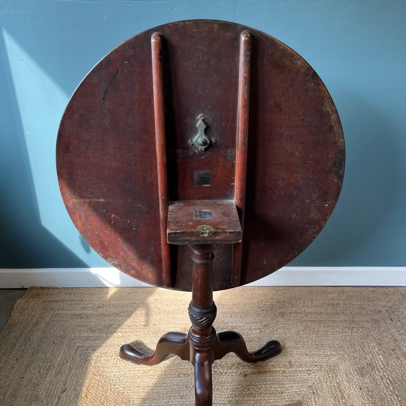 Georgian Mahogany Tilt Top Table