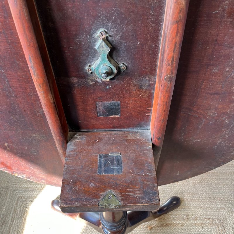 Georgian Mahogany Tilt Top Table