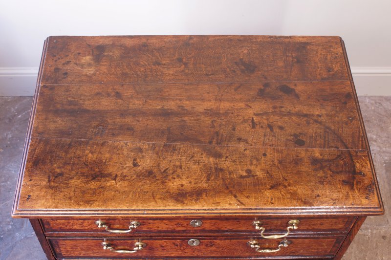 A Small 18th Century Oak Chest Of Drawers.