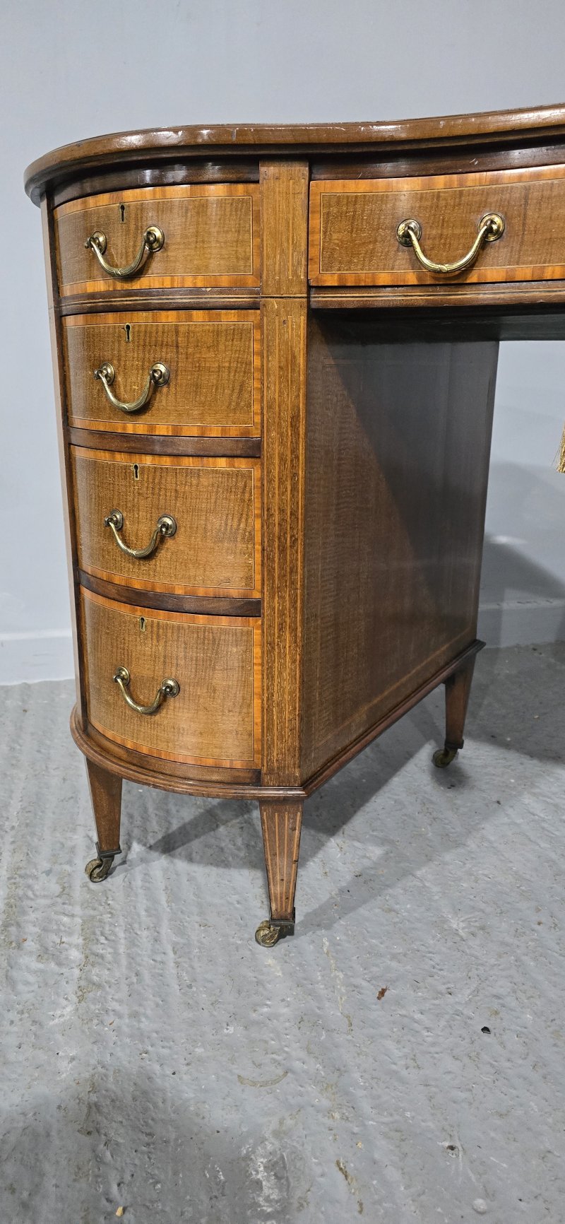 Super Kidney Shaped Mahogany Desk