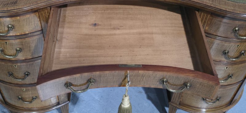 Super Kidney Shaped Mahogany Desk