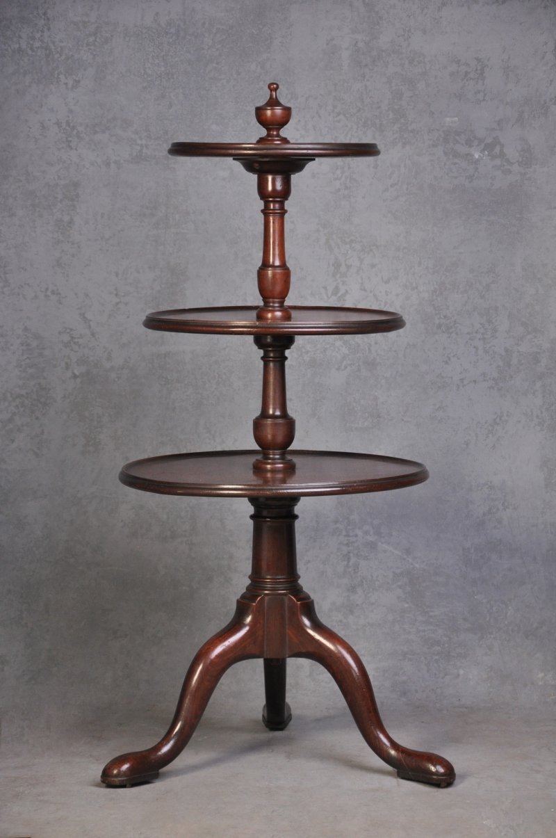 Fine 18th Century Dumb Waiter