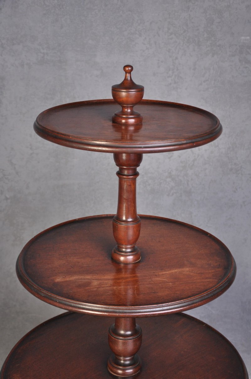 Fine 18th Century Dumb Waiter