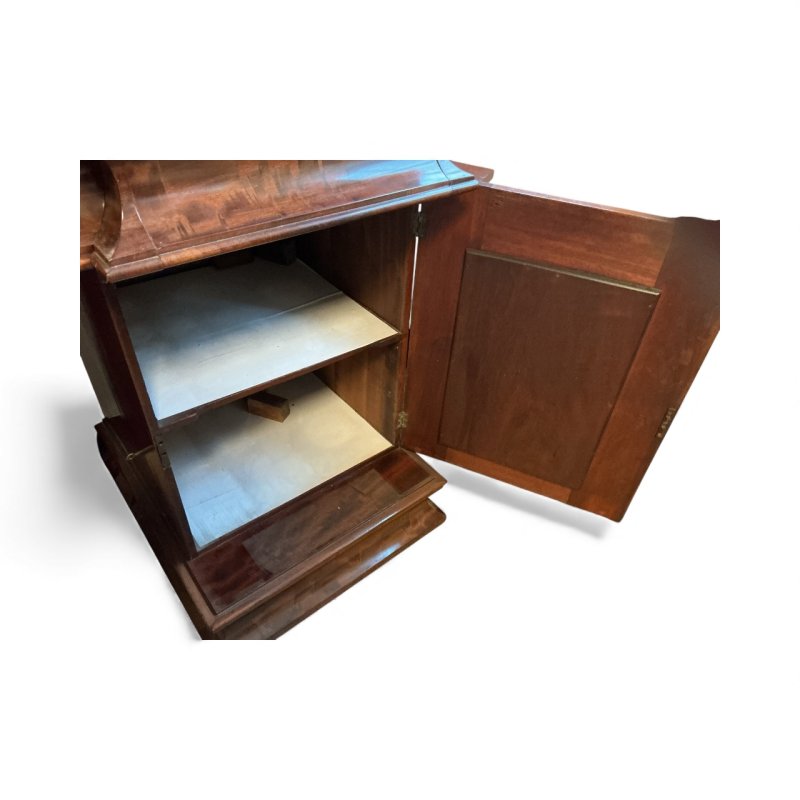 Regency Pedestal Side