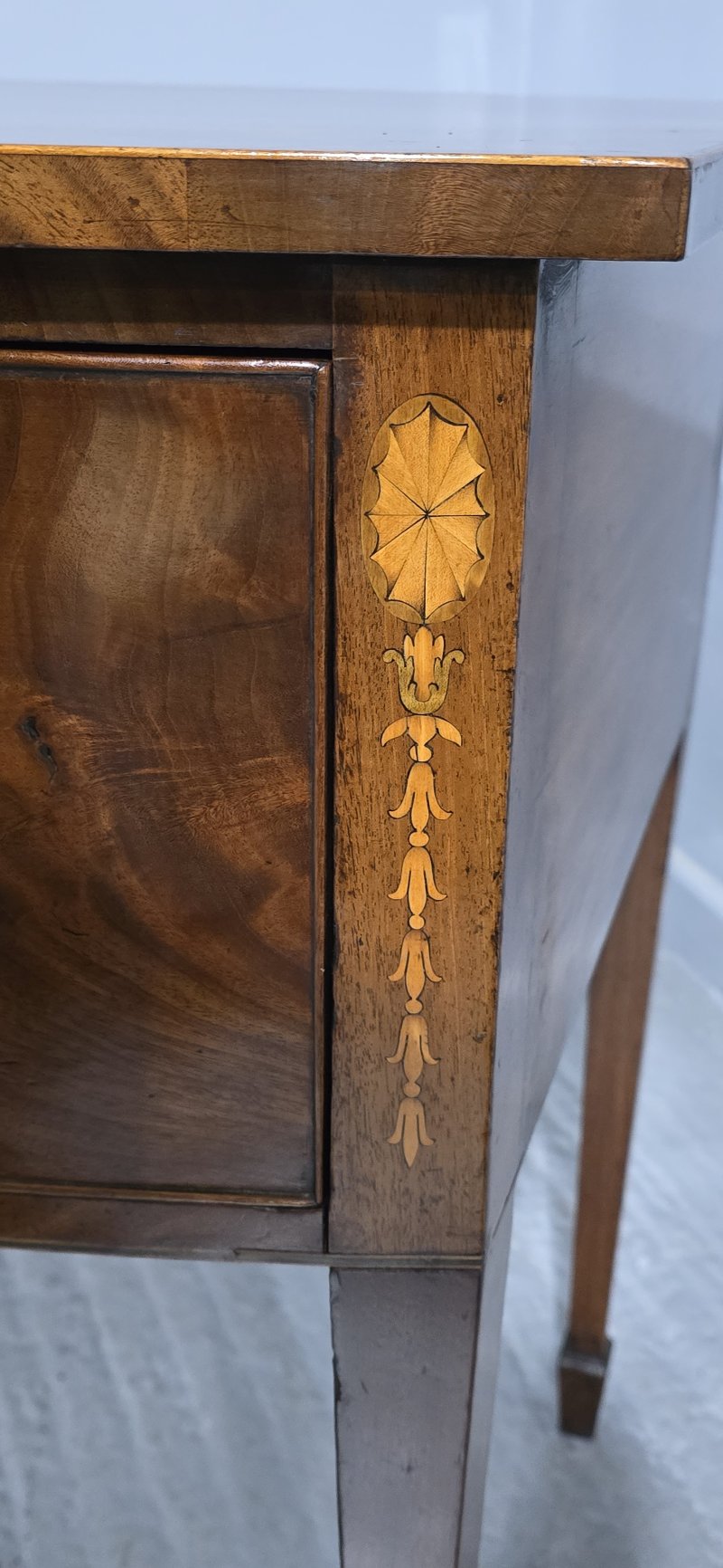 Georgian Mahogany Sideboard of Small Proportions