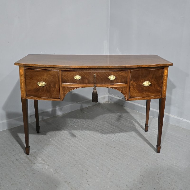 Georgian Mahogany Sideboard of Small Proportions