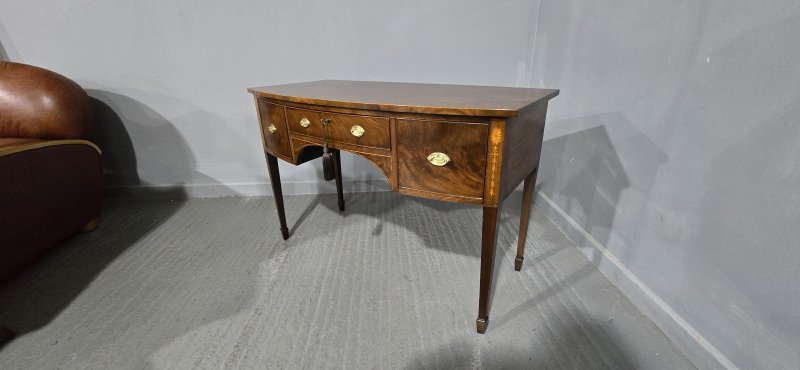 Georgian Mahogany Sideboard of Small Proportions