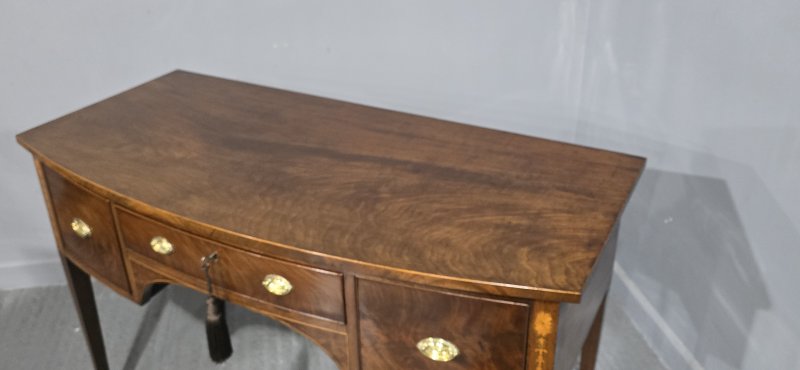 Georgian Mahogany Sideboard of Small Proportions