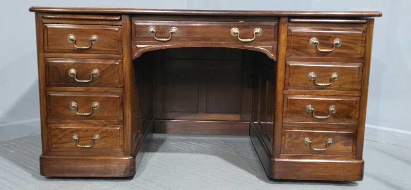Superb Mahogany Pedestal Desk