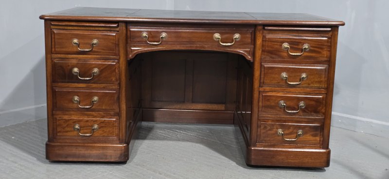 Superb Mahogany Pedestal Desk