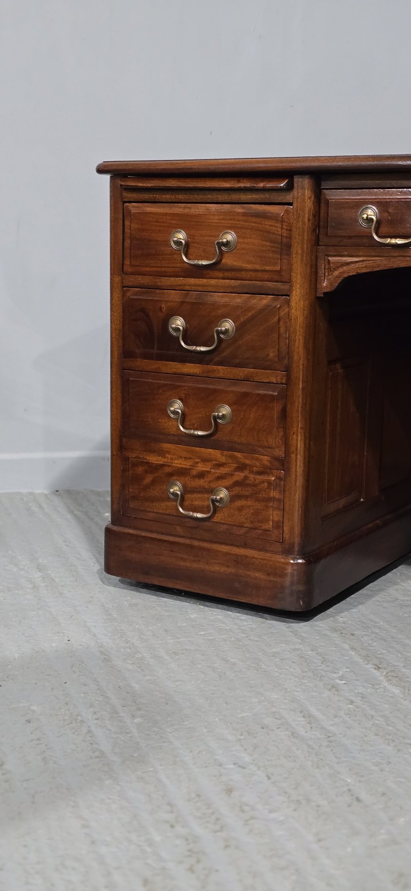 Superb Mahogany Pedestal Desk