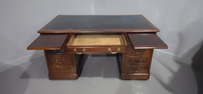 Superb Mahogany Pedestal Desk