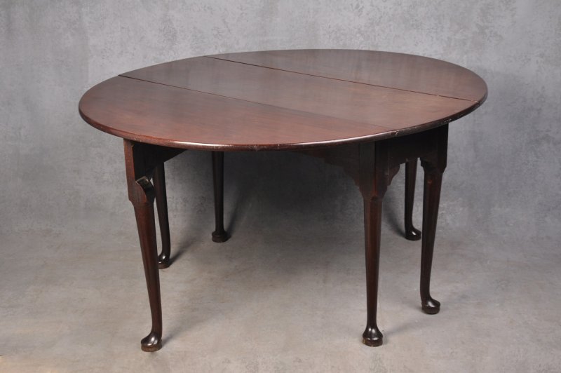 Fine 18th Century Mahogany Gateleg Table