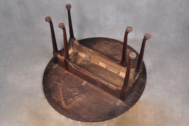 Fine 18th Century Mahogany Gateleg Table