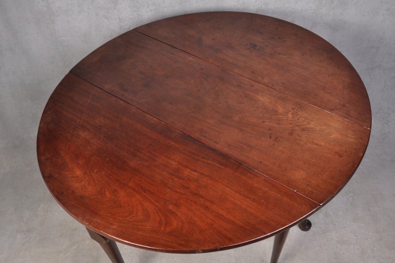 Fine 18th Century Mahogany Gateleg Table