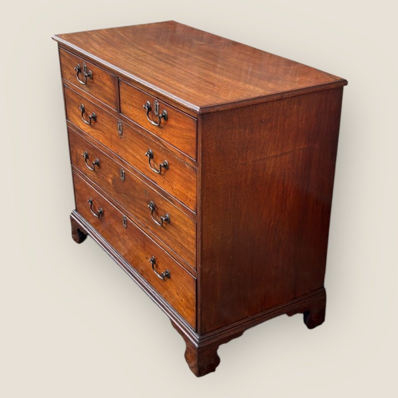 Antique Georgian Mahogany Chest Of 5 Drawers With Brass Handles & Bracket Feet