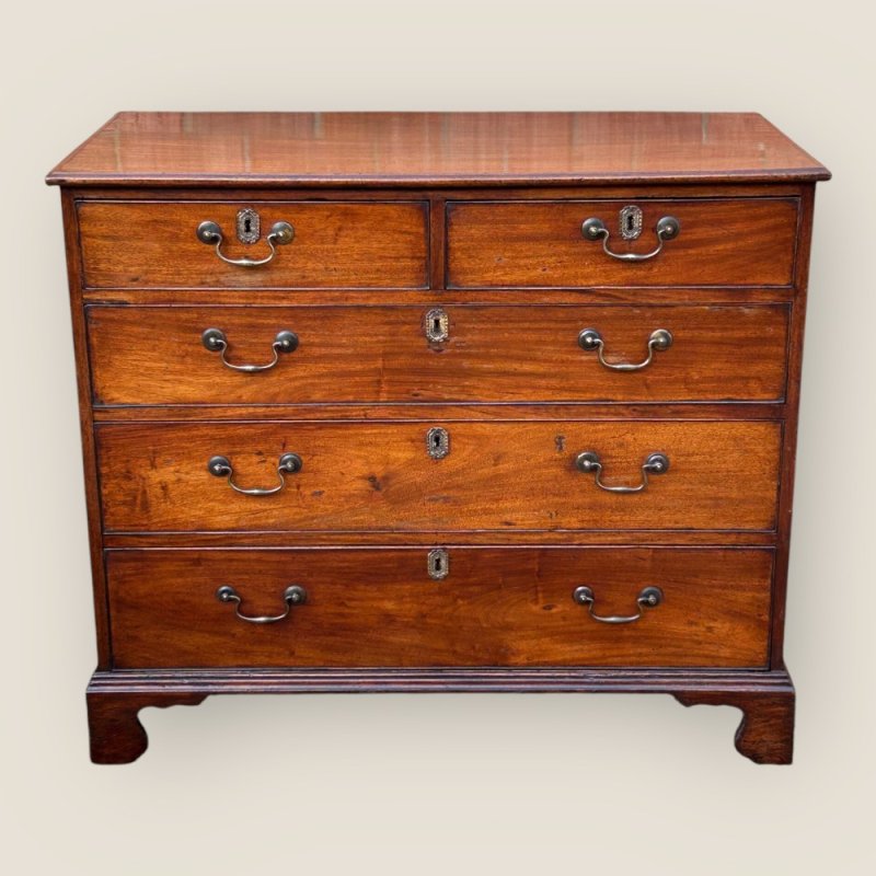 Antique Georgian Mahogany Chest Of 5 Drawers With Brass Handles & Bracket Feet