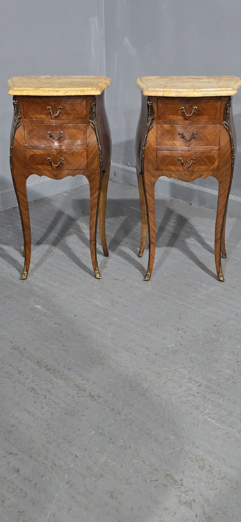 Super Pair Beside Lamp Chests of Drawers