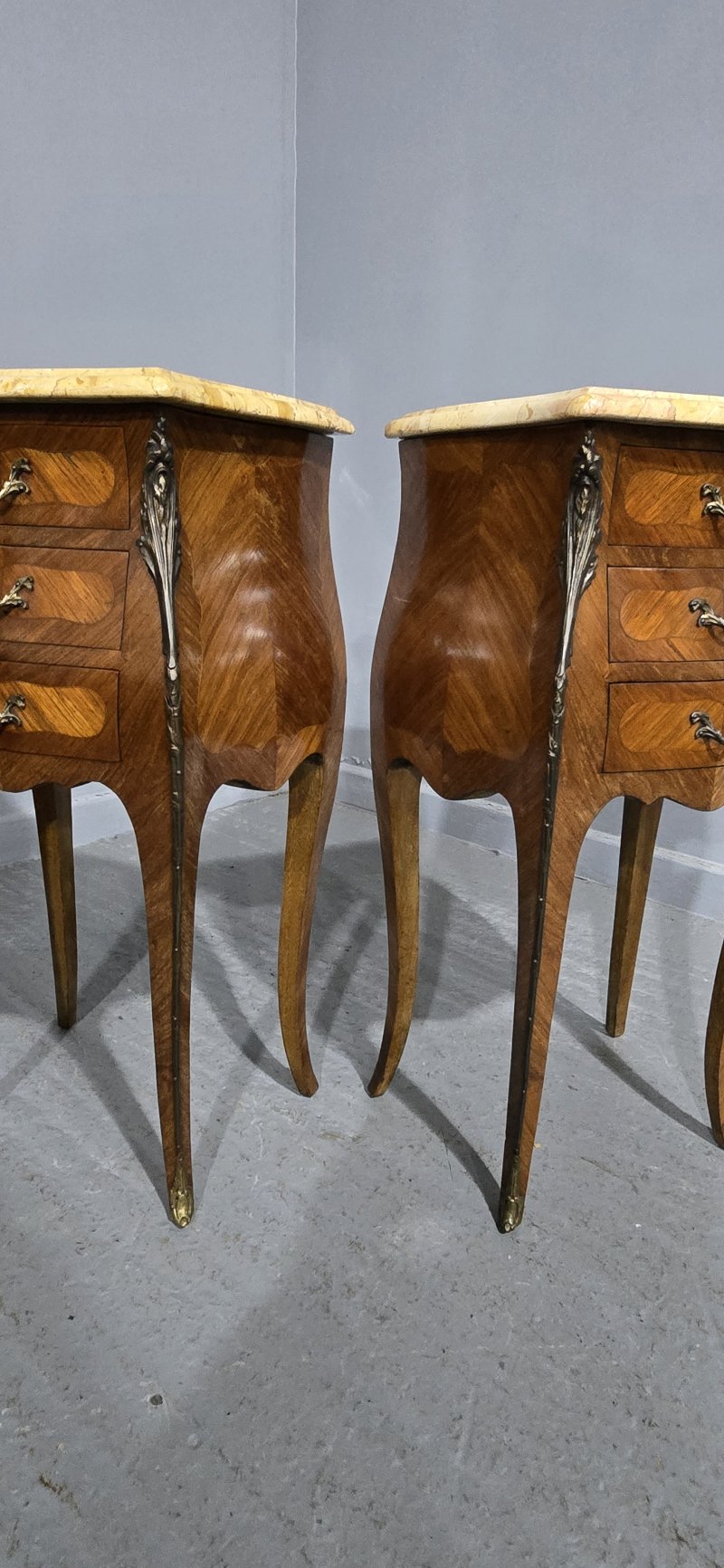 Super Pair Beside Lamp Chests of Drawers