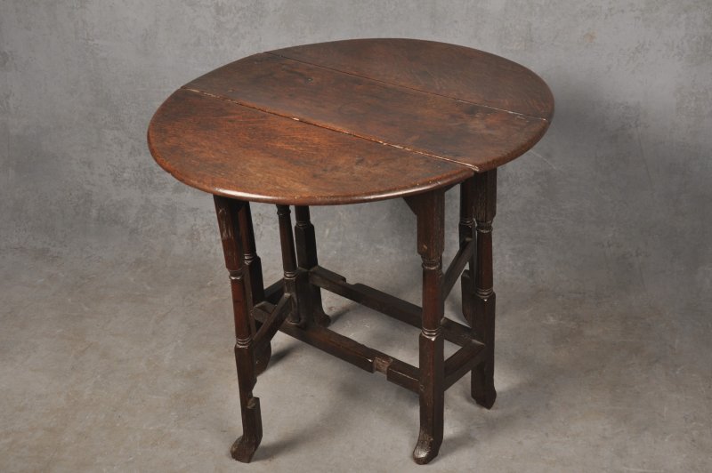 Small Queen Anne Oak Gateleg Table